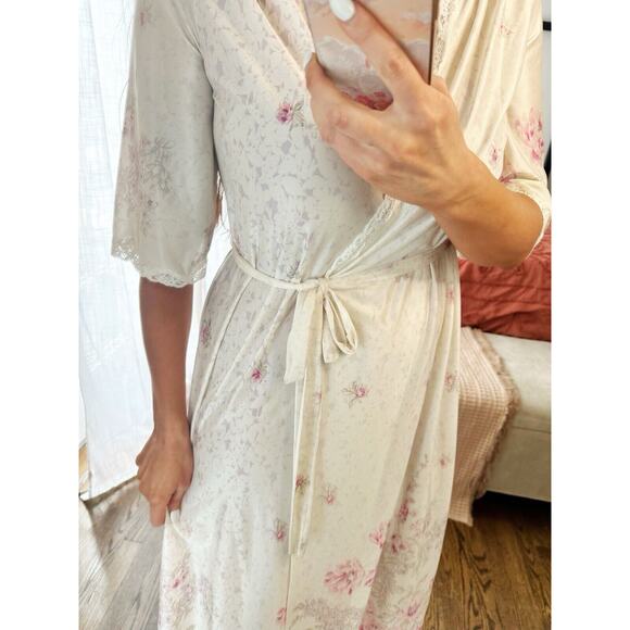 Vintage Val Mode Size Small 100% Nylon Floral Long Robe - Picture 6 of 11